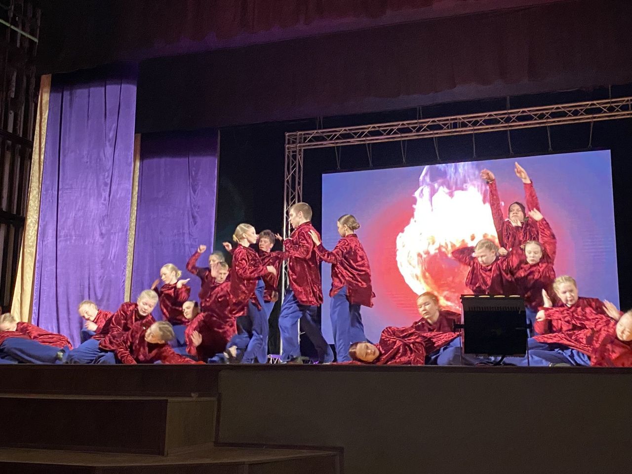 В Серове состоялся отчетный концерт танцевальных коллективов Натальи Махининой “На вершине”