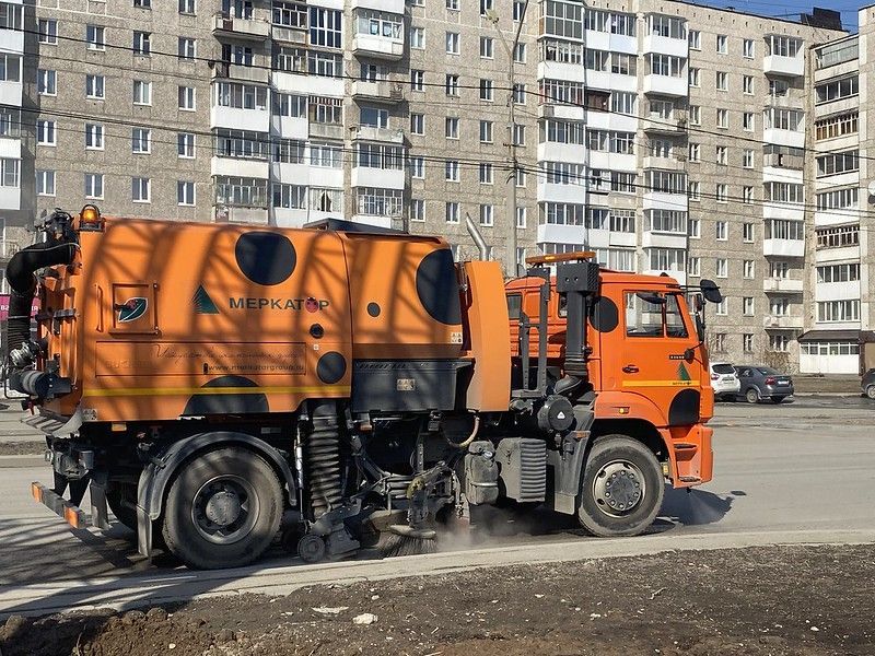 Приборка города – на контроле у главы. В Серове начались работы по весеннему содержанию дорог, тротуаров и уборке мусора