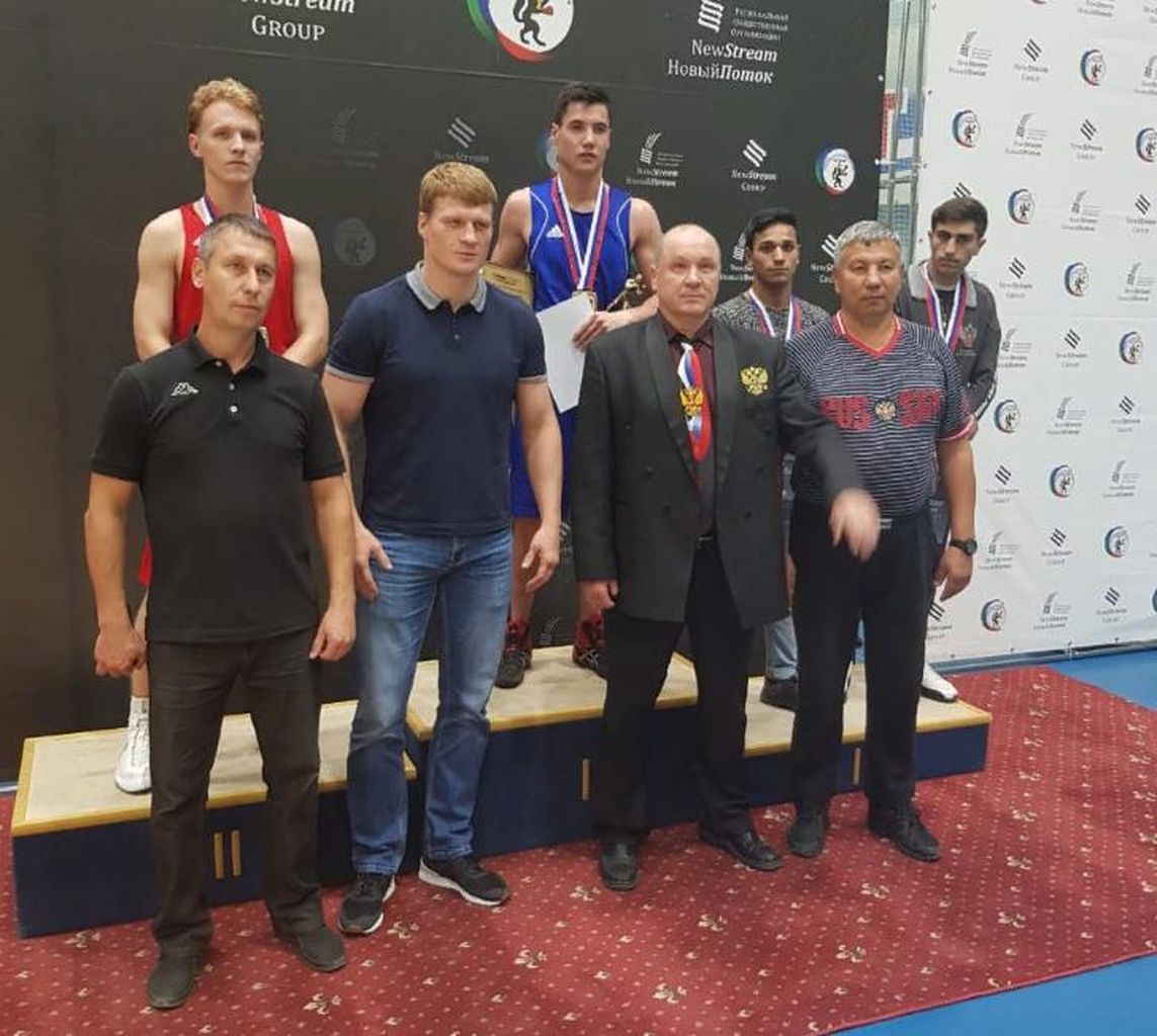 Серовский боксер Глеб Мамаджанов выиграл престижный турнир в Тюмени. Его поздравил Поветкин