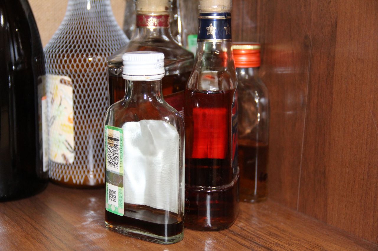 В Серовском городском округе алкоголем отравились 17 человек, 12 из них скончались