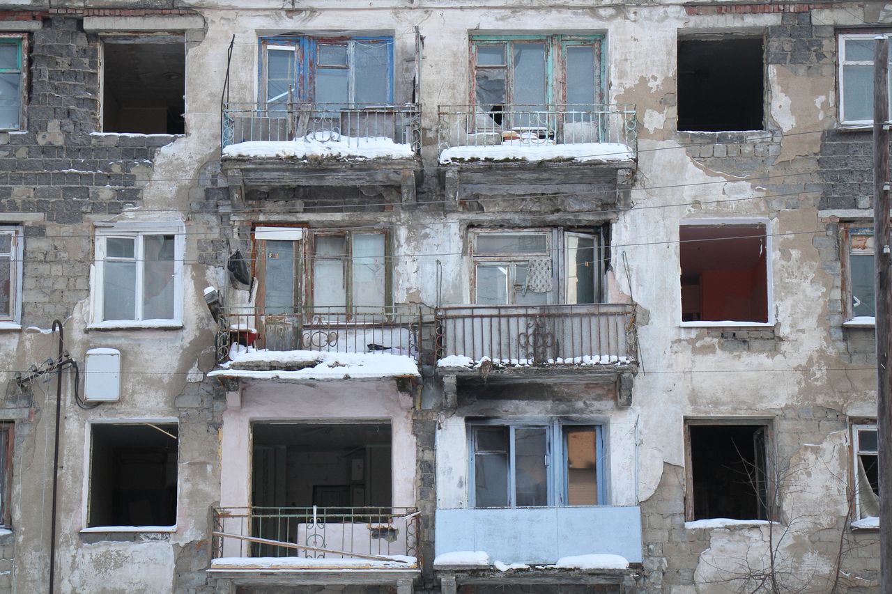 «Фекальное общежитие» в Серове снесут только в 2026 году?