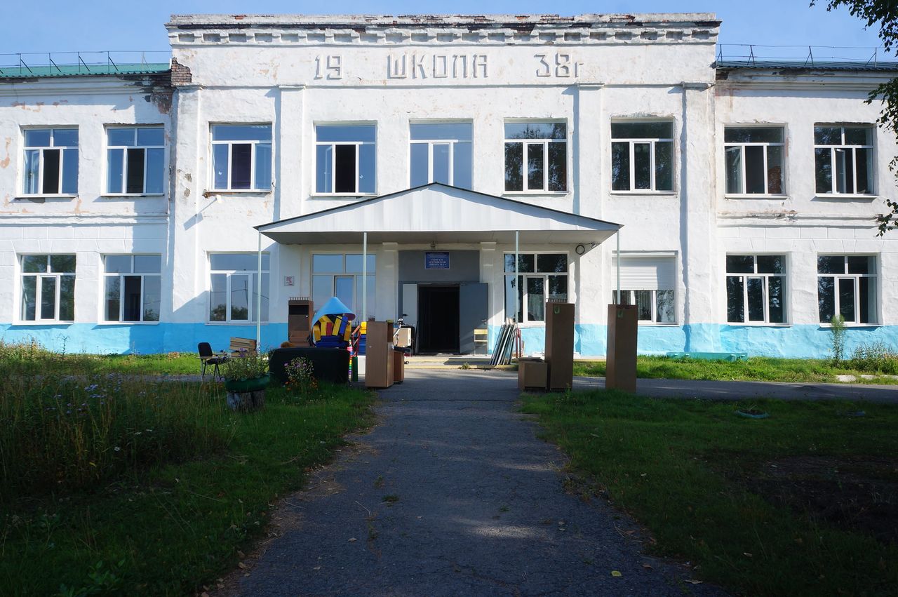 Власти Серова разрешили использовать землю, на которой стояла школа, под культовые сооружения
