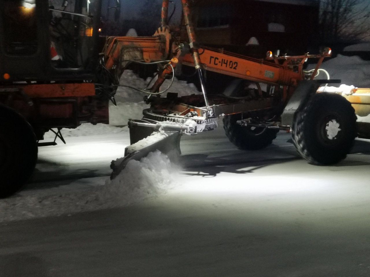 На уборку снега “Серовавтодор” вывел 19 единиц техники