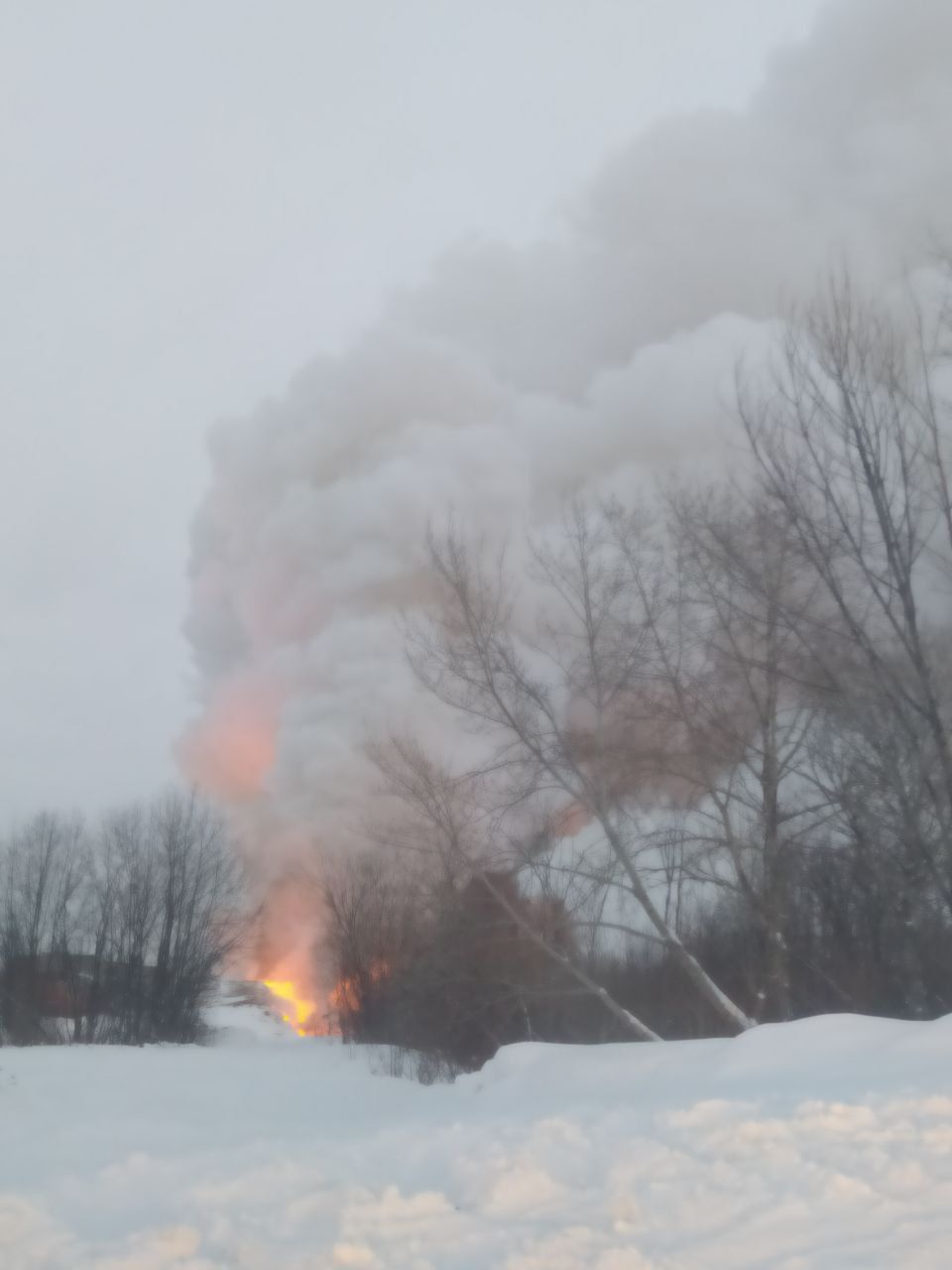 В районе Чкаловского моста в Серове вновь горит горбыль