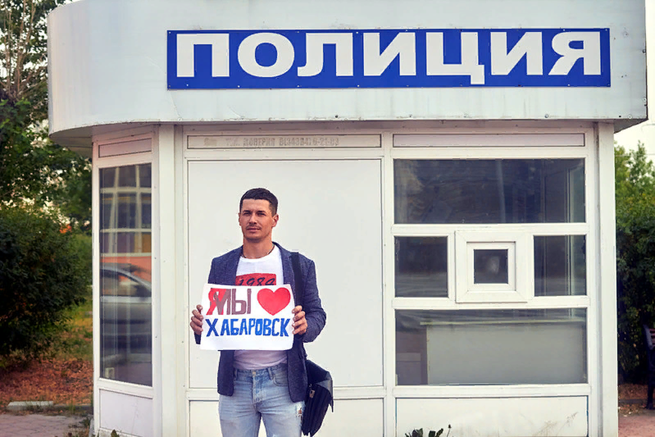"По зову сердца". В Краснотурьинске прошли два одиночных пикета в поддержку Хабаровска