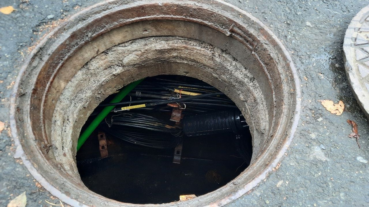 "Ростелеком" проводит инвентаризацию линий связи в канализационных колодцах Серова