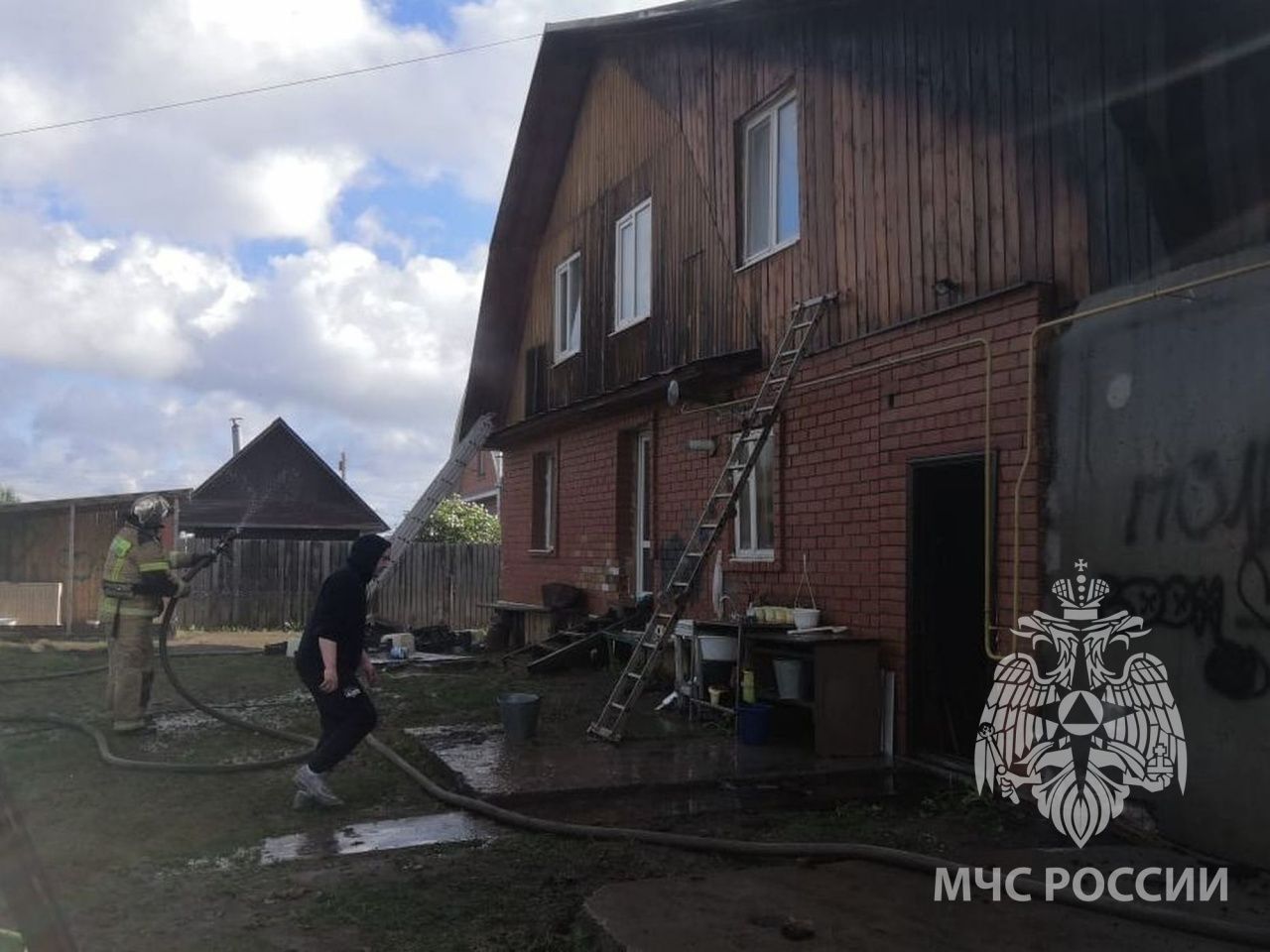 В Свердловской области 10-летний мальчик спас семью при пожаре