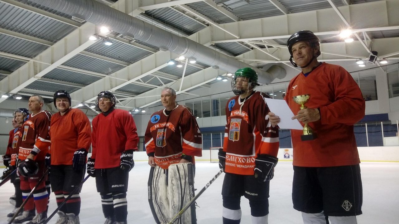 Окружной турнир ветеранов по хоккею выиграла команда Лесного