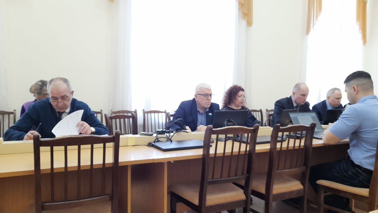 Замглавы Серова не смог ответить на вопросы депутатов о реализации программы демографического развития