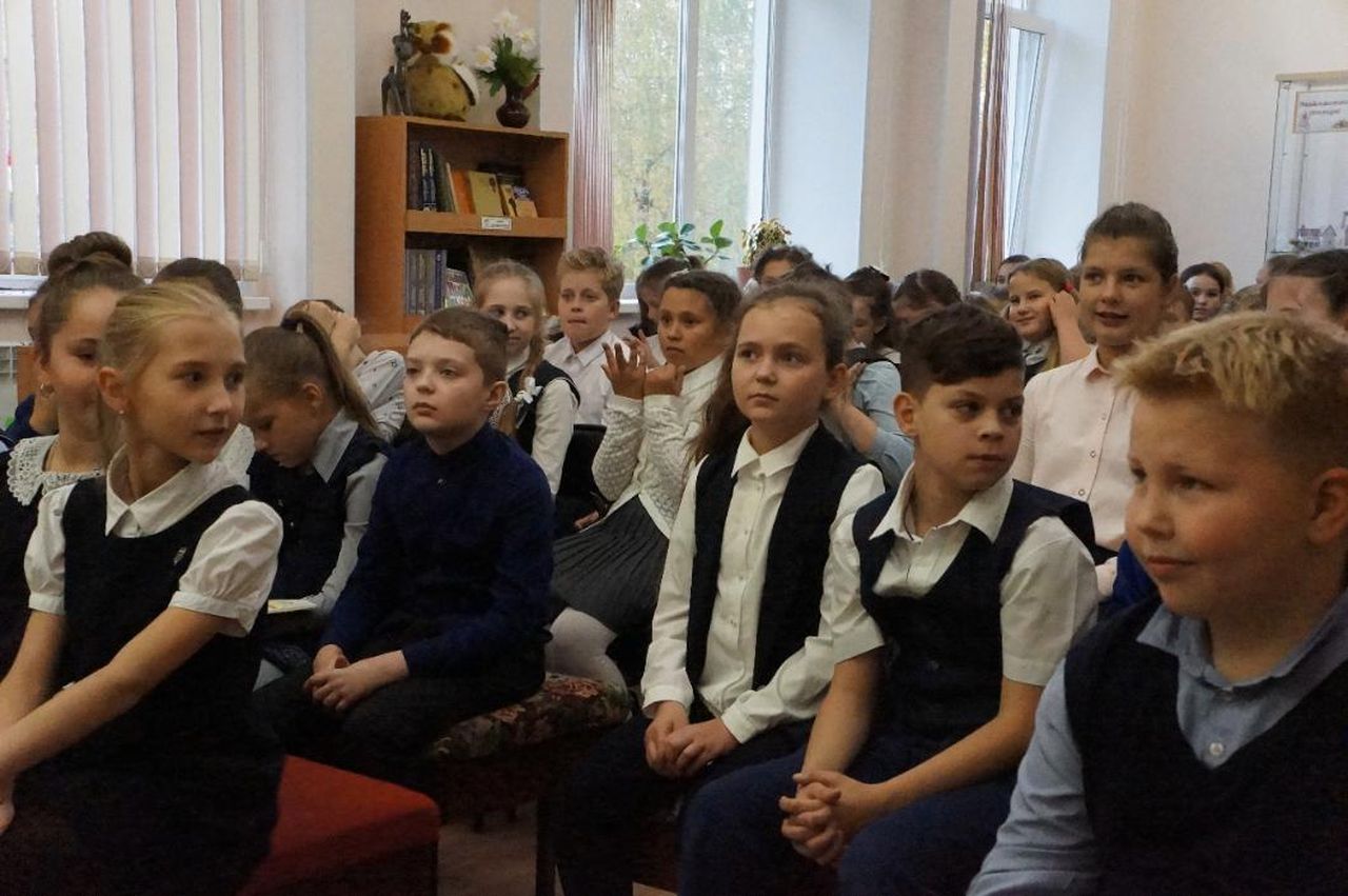 Детская писательница Евгения Перлова провела классный час для серовских школьников