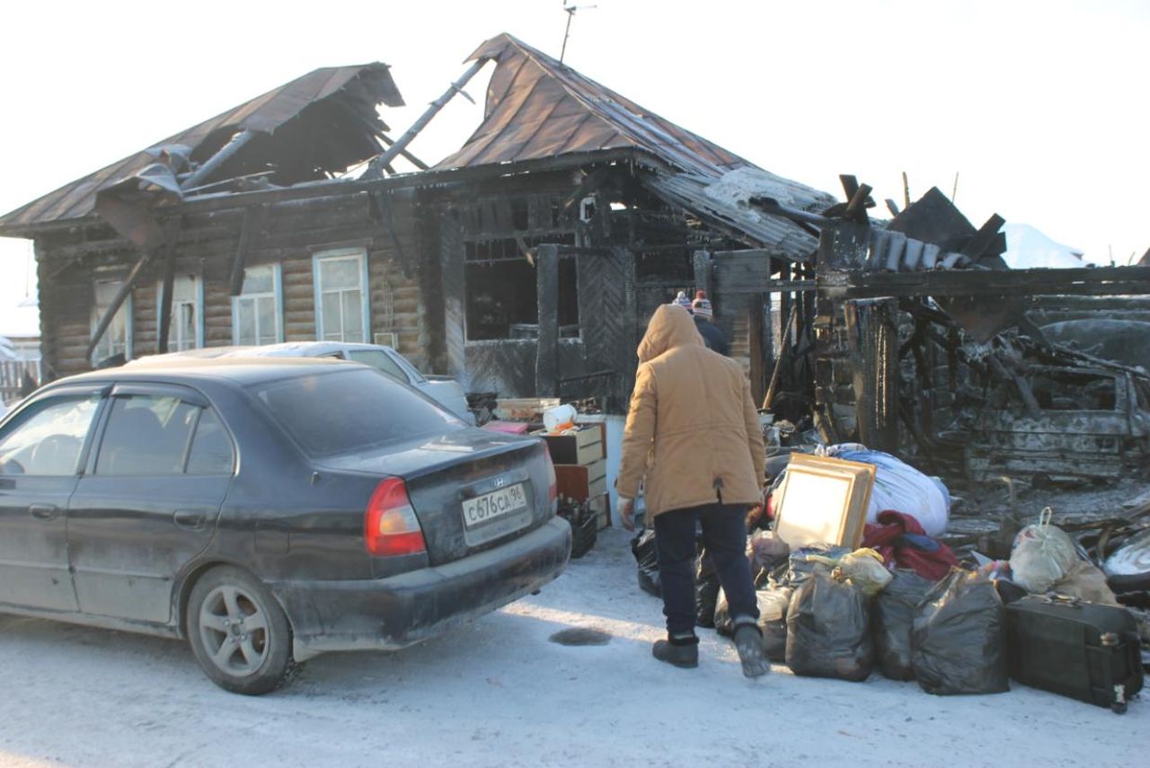 У серовчан Панкиных сгорел дом, в котором они прожили 17 лет. Погорельцам нужна помощь