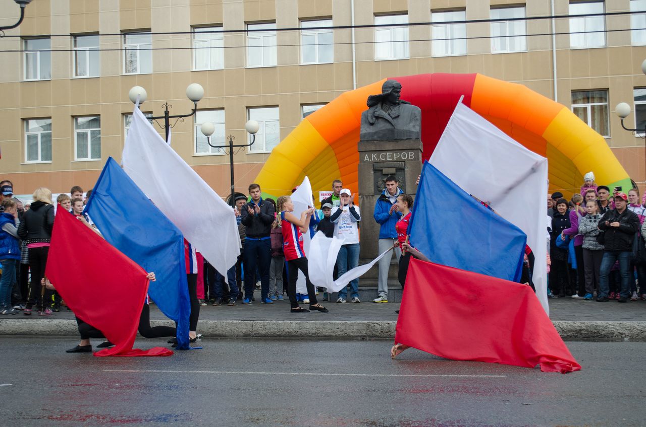Администрация Серова закупает флаги России