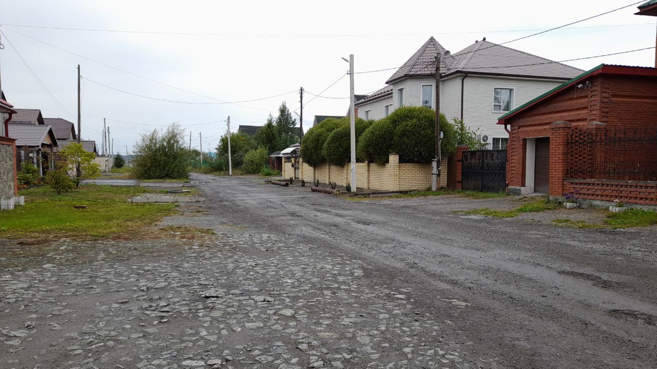 Бетонный блок, который блокировал дорогу в частном секторе Серова, исчез