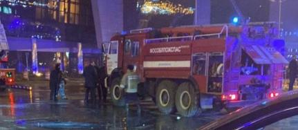 В концертном зале в Московской области вооруженные люди в камуфляже открыли стрельбу. Сообщается о 60 погибших