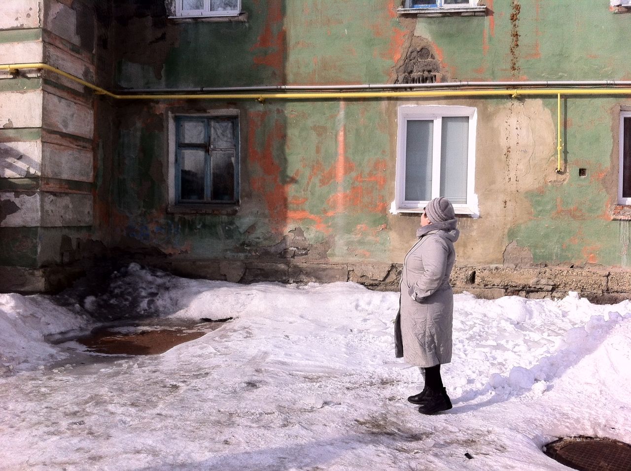 Серовчане заявили, что их дом в поселке Энергетиков разваливается, а жильцов атакуют крысы
