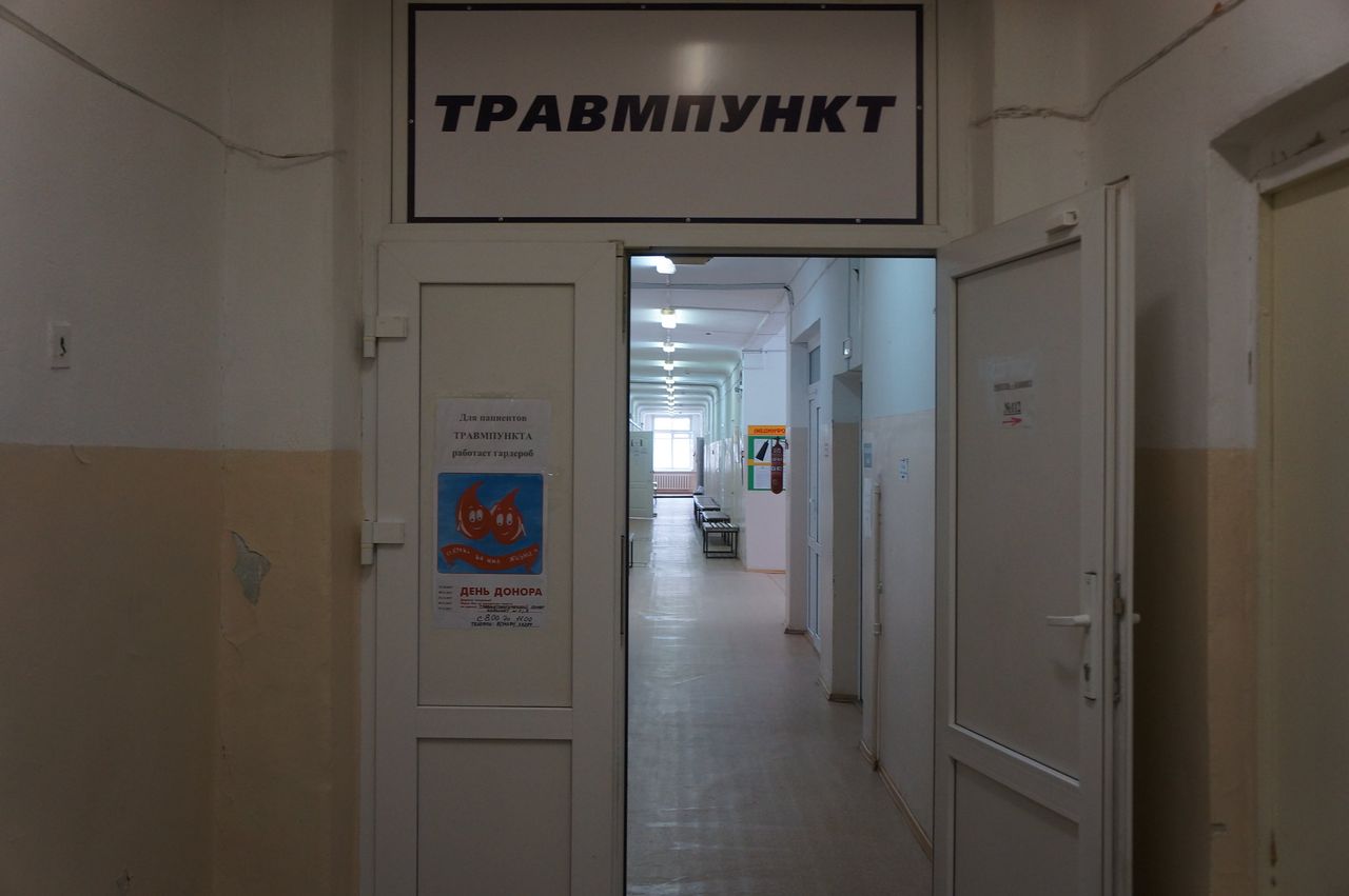 Суд оштрафовал Серовскую городскую больницу за то, что хирург работал травматологом, не имея на это права