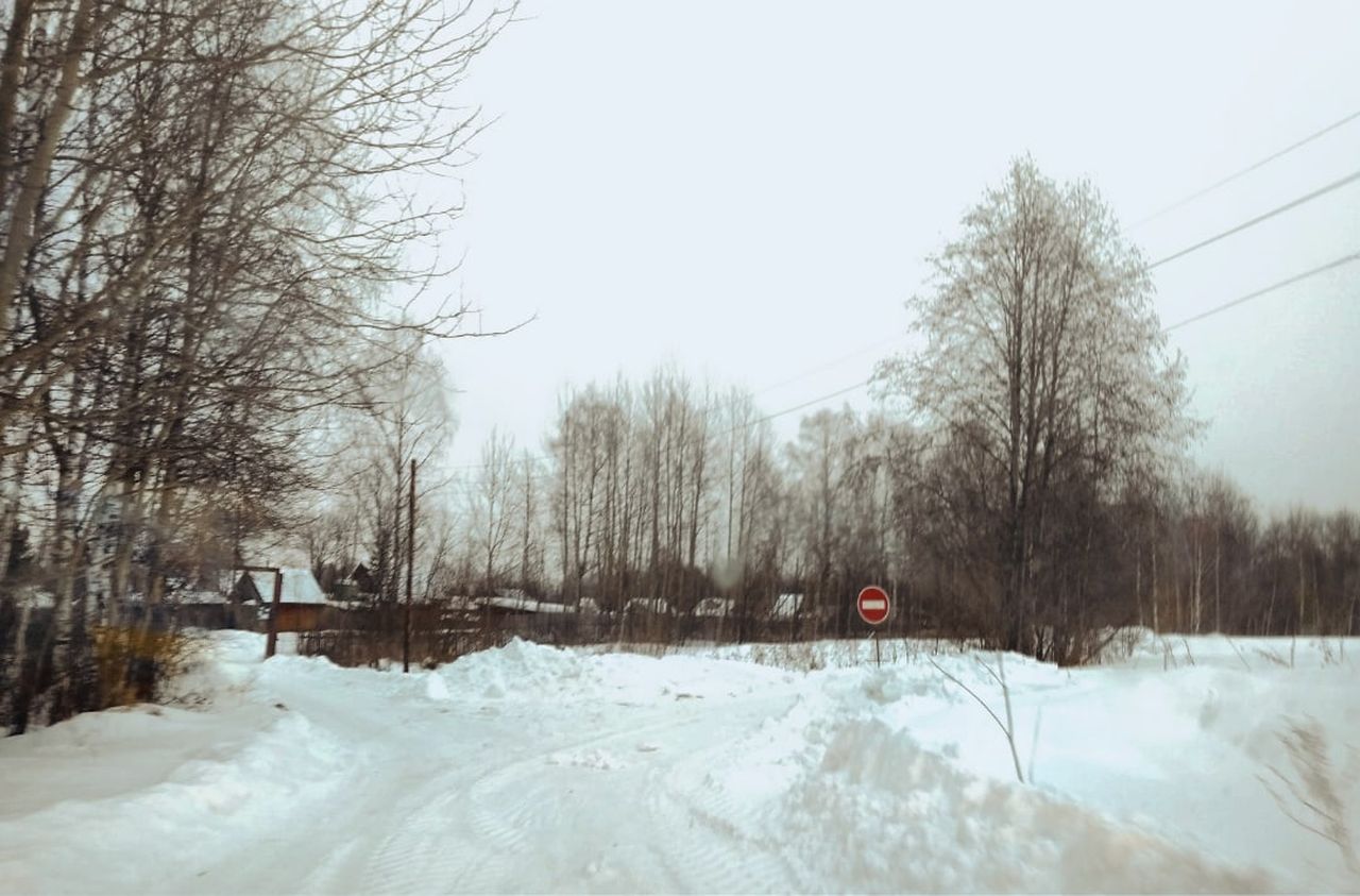 При въезде на зимник в село Филькино стоит знак «кирпич»