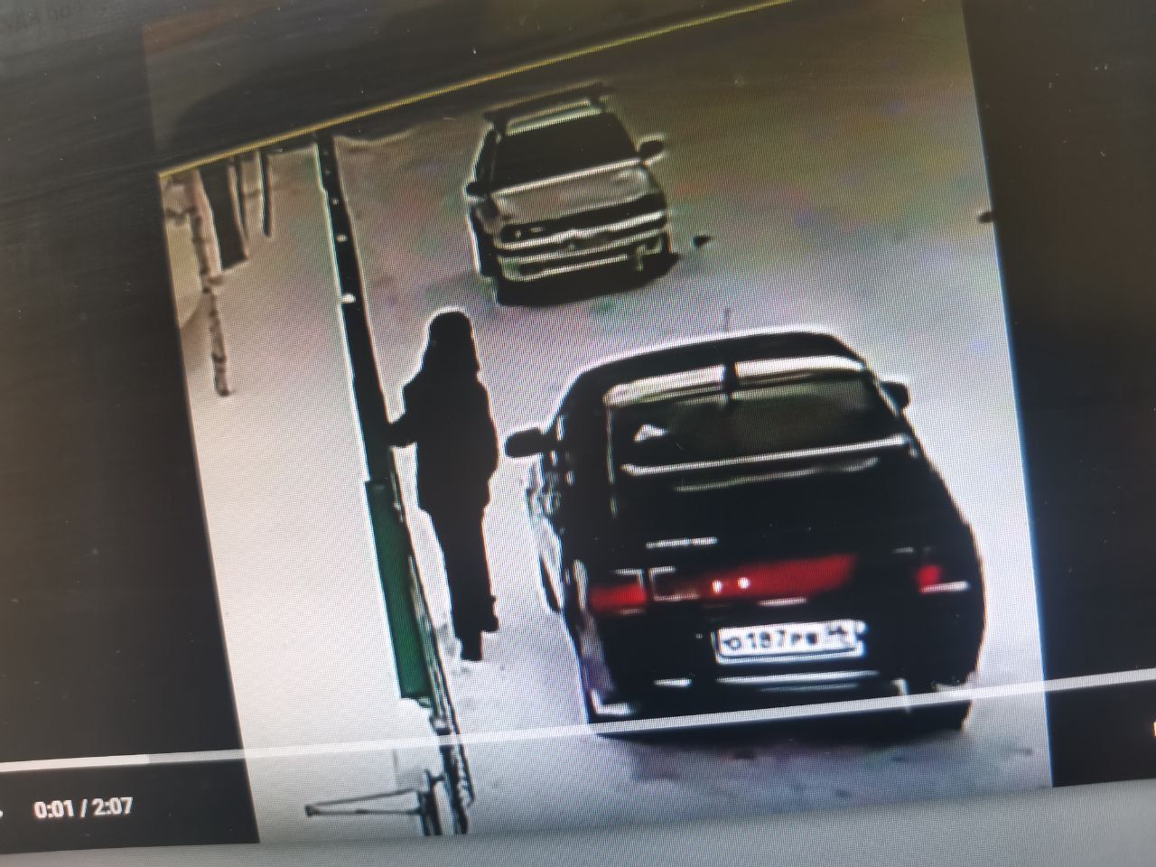 Полиция Серова установила личность подростка, который «обносил» припаркованные автомобили
