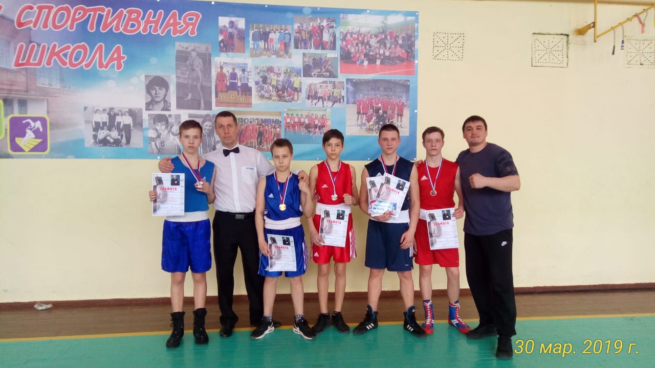 Четверо юных серовских боксеров победили на турнире в Карпинске