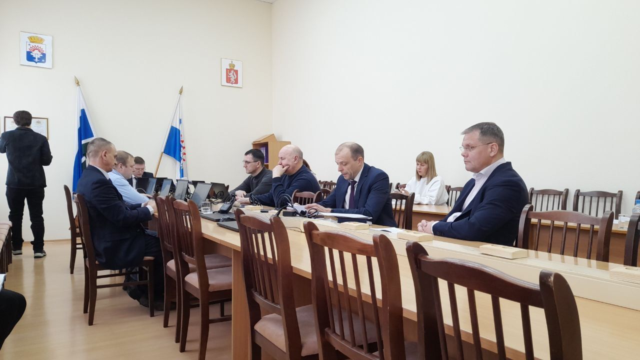 Депутатам Думы рассказали о выполнении программы по переселению серовчан из аварийного жилфонда 