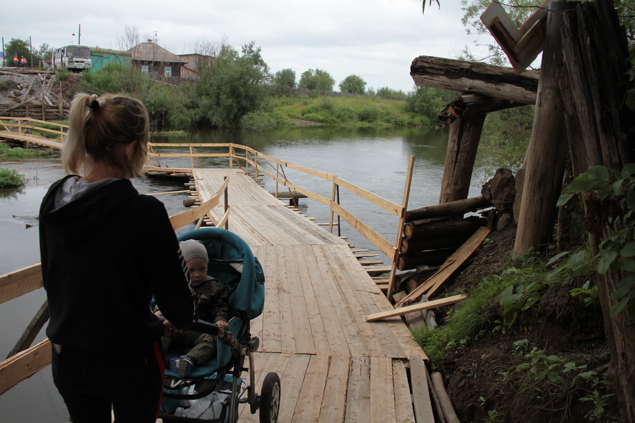 Жителей серовского села Филькино начали вызывать в Следственный комитет. Из-за истории с мостом
