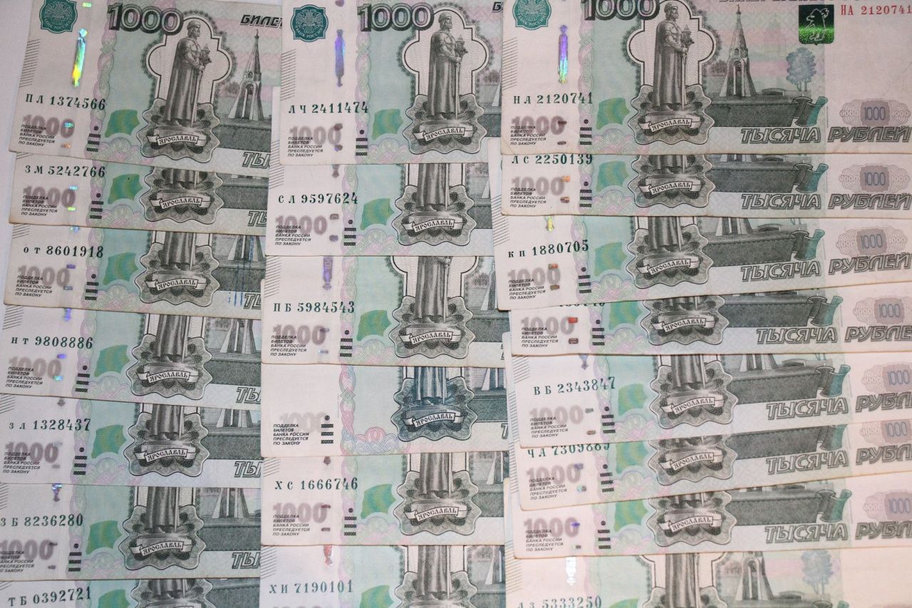 Работники магазинов убеждали серовчанку, что она отдает деньги мошенникам, но та перевела 220 тысяч рублей неизвестным людям