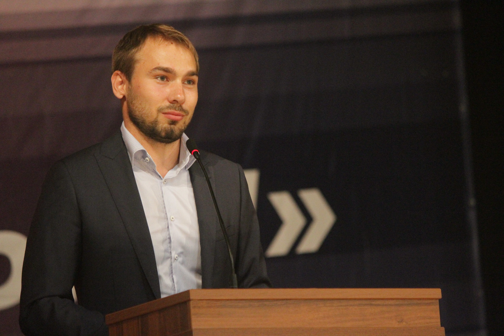 Антон Шипулин, избранный в Госдуму от Серовского избирательного округа, стал членом "Единой России"