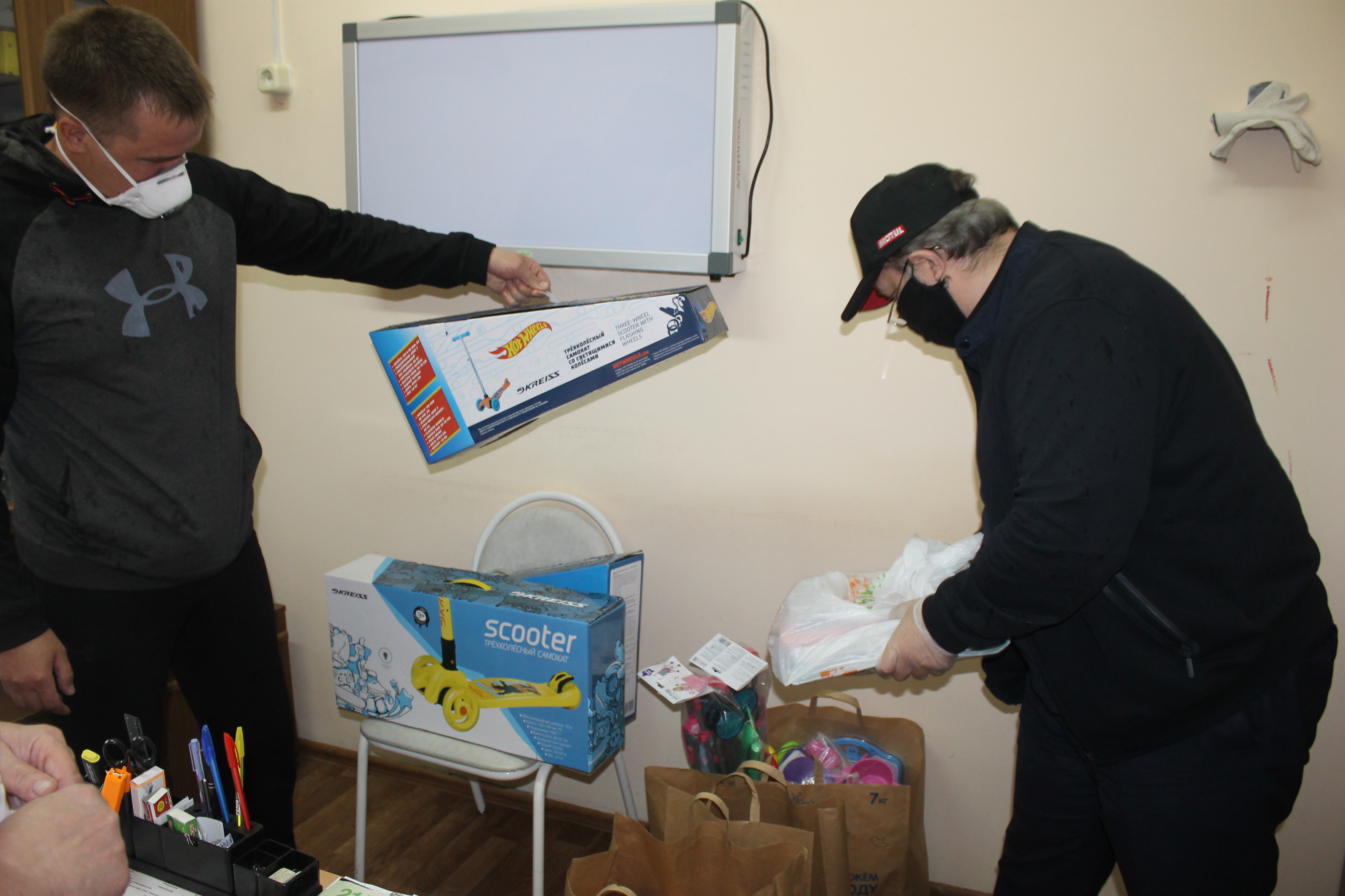 В Серове компания "Обряд" подарила игрушки и холодильник детскому противотуберкулезному отделению