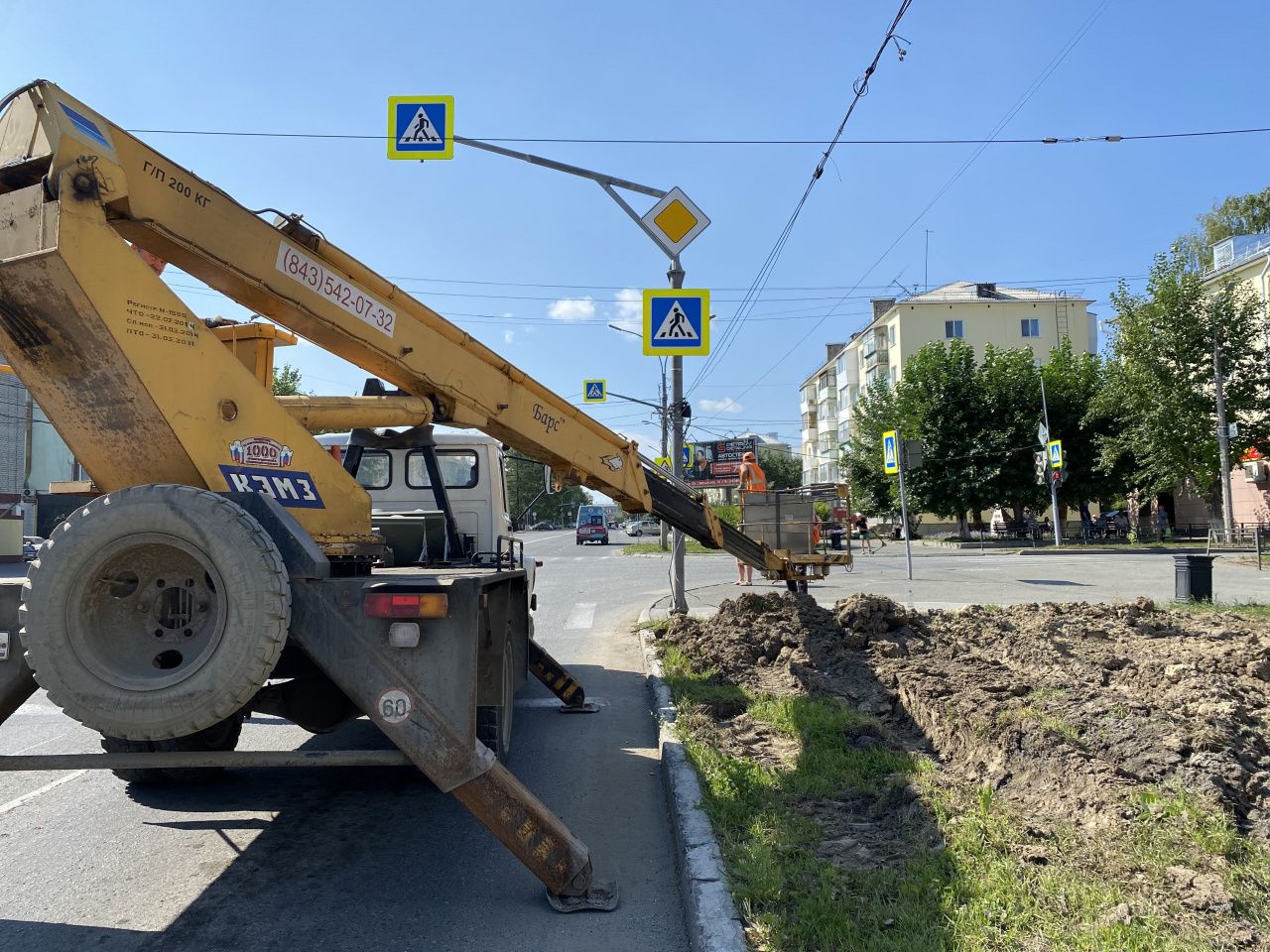 Для устранения коммунальной аварии пришлось временно демонтировать светофор в центре Серова