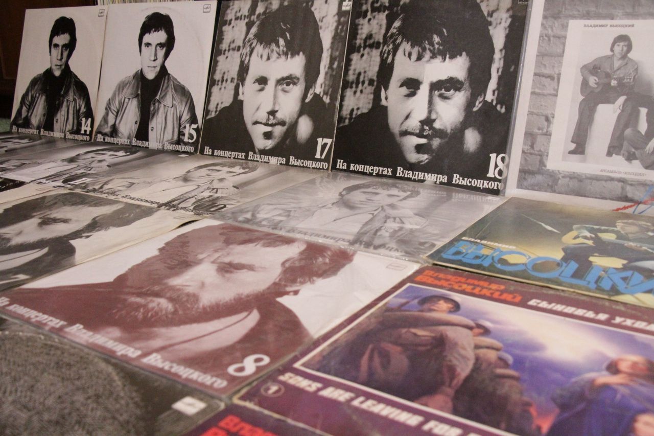 Сегодня – день рождения Владимира Высоцкого. Серовчане, а у вас сохранились пластинки с его песнями?