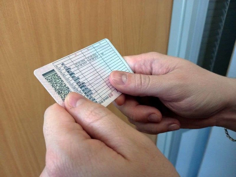 Серовчанин купил фальшивые права за 40 000 рублей, но подделку распознали сотрудники ГИБДД