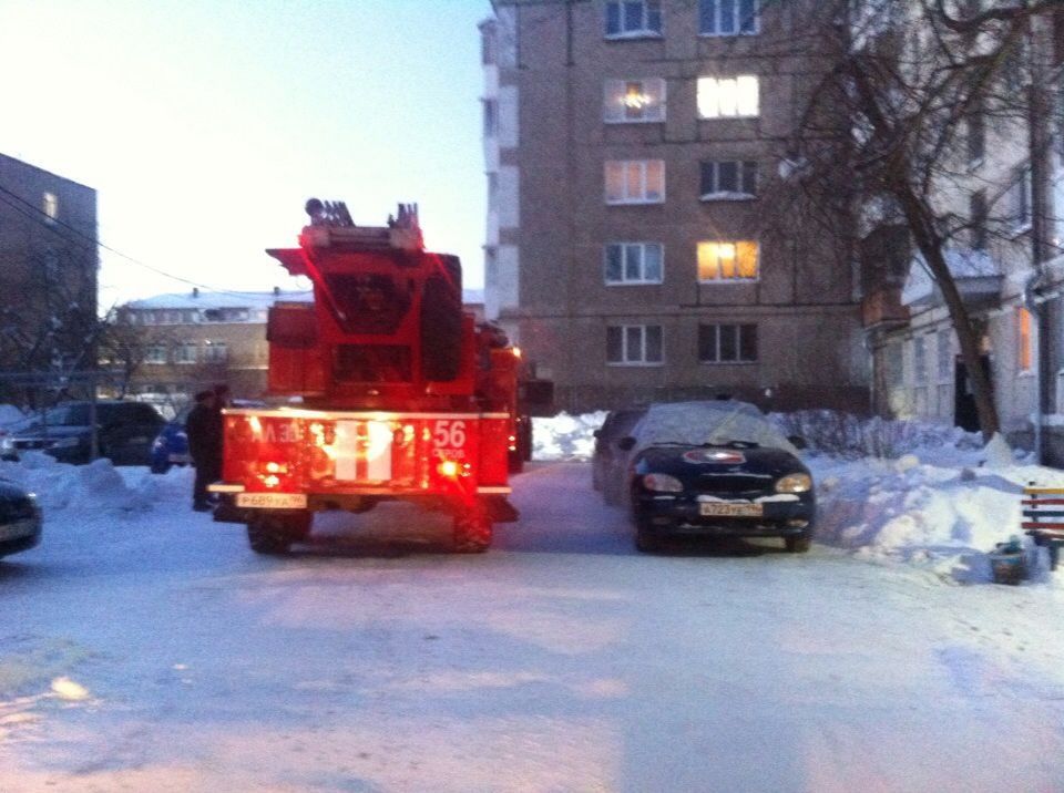 В Серове три пожарных машины, полицию и "Скорую" подняли по тревоге из-за возгорания пищи