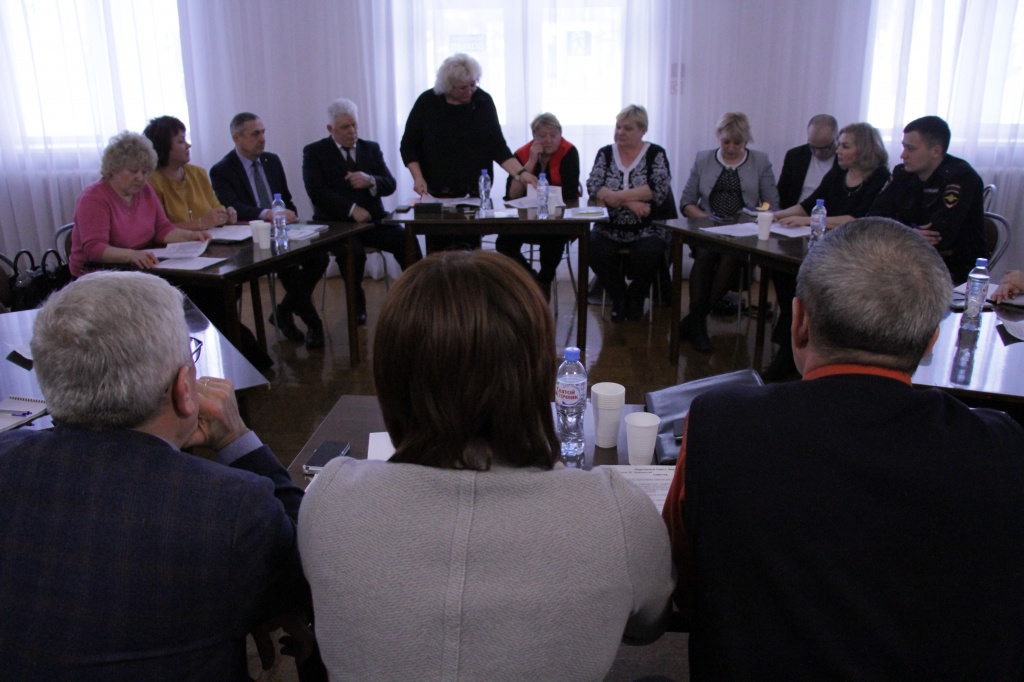 На совет были приглашены депутаты и представитель администрации. Фото: Константин Бобылев, "Глобус".