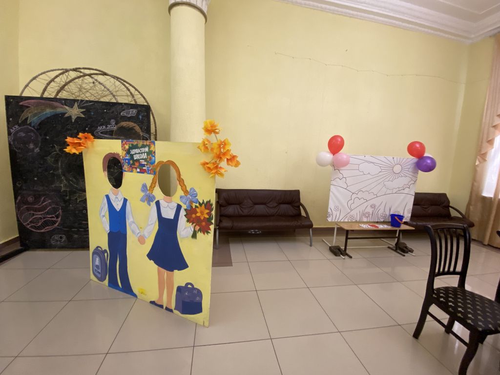 Фотозона и большая раскраска подготовлены для юных гостей. Фото: Анна Куприянова, "Глобус"