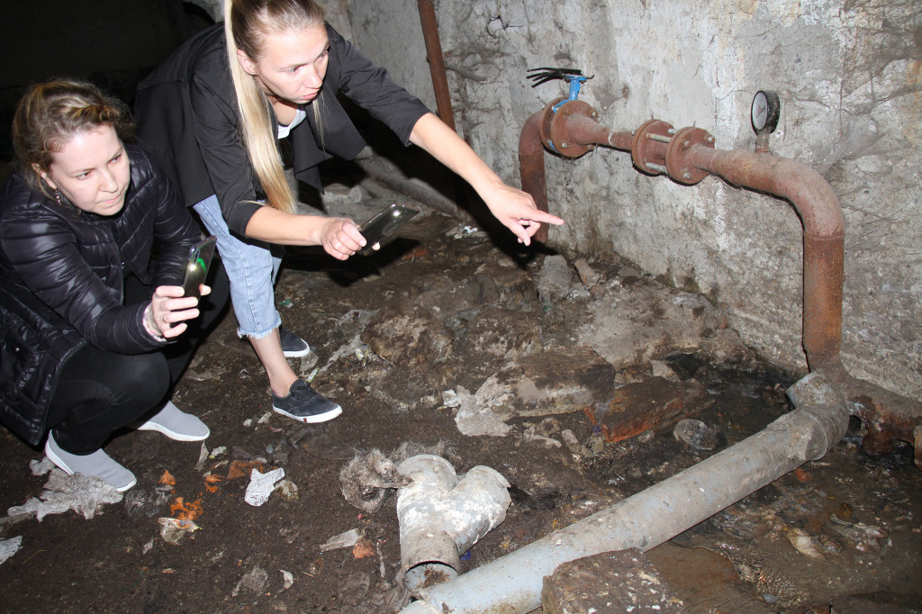 В ответе Госжилинспекции ничего не говорится о каких-либо нарушениях в подвале дома. Фото: Константин Бобылев, "Глобус"