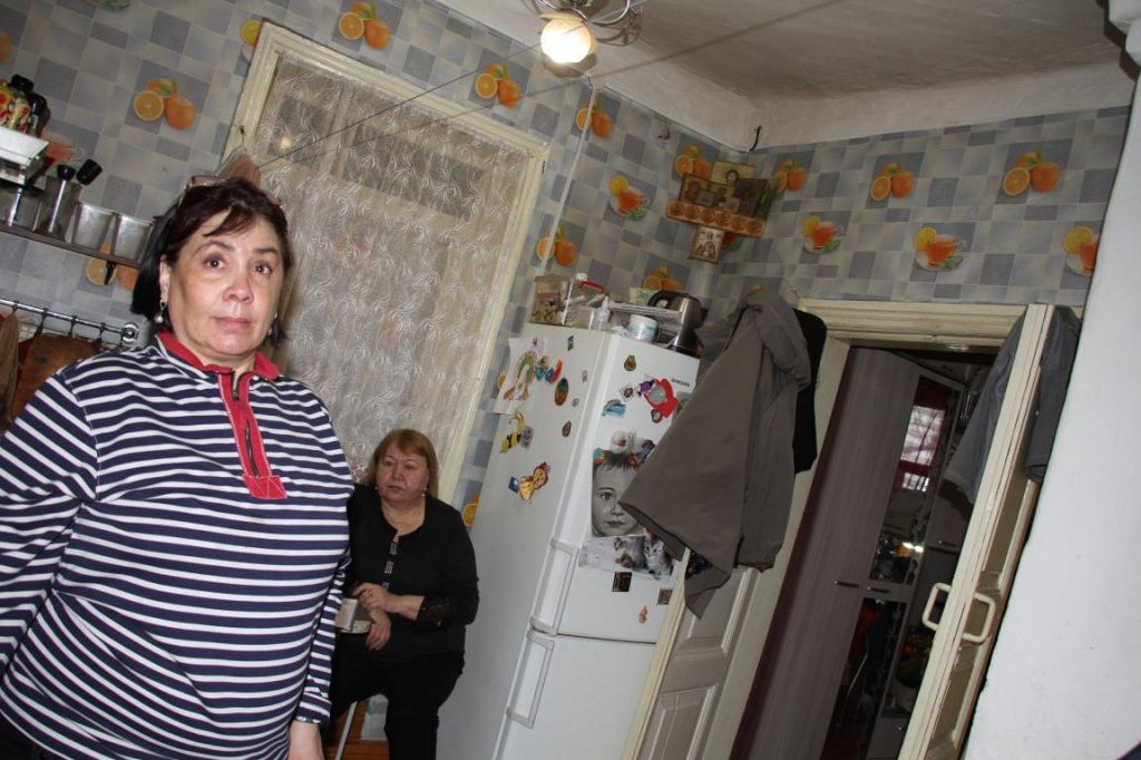 Несколько поколений семьи Колесовых живут в этом доме с 1969 года. Фото: Константин Бобылев, "Глобус"
