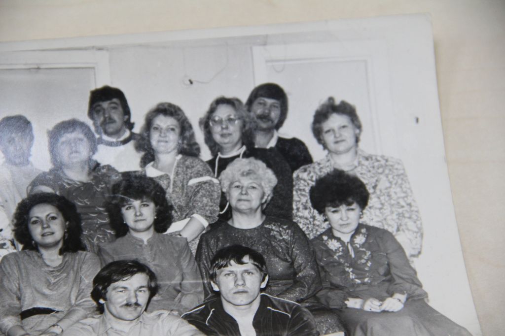 Встреча выпускников 1991 год. На фото Елена Вайдукова вторая справа. Фото: Мария Чекарова, "Глобус"
