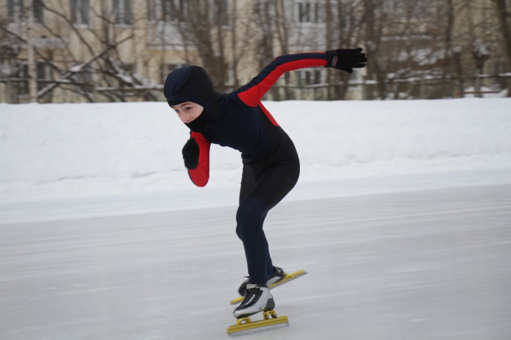 Тарлан Рустамов занимается конькобежным спортом четыре года и показывает хорошие результаты. Фото: Константин Бобылев, "Глобус"