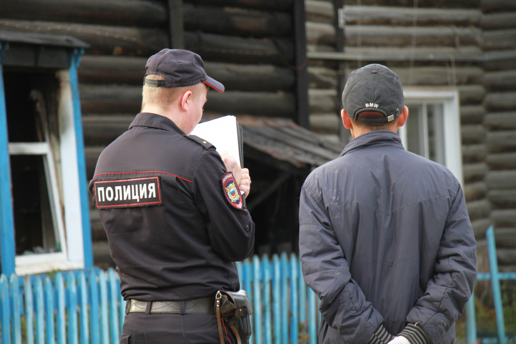 На месте происшествия работает полиция. Фото: Константин Бобылев, "Глобус"