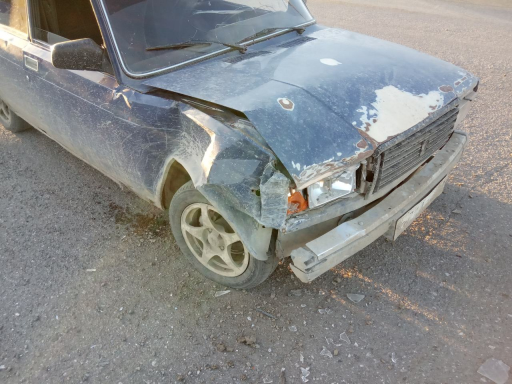 Повреждения автомобиля ВАЗ. Фото: ГИБДД Серова