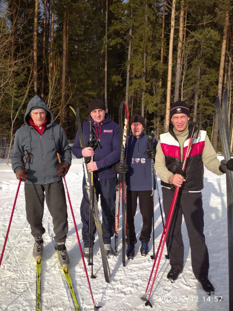 В выходные Игорь Золотухин (справа) ходит на лыжах. Фото из архива Игоря Золотухина