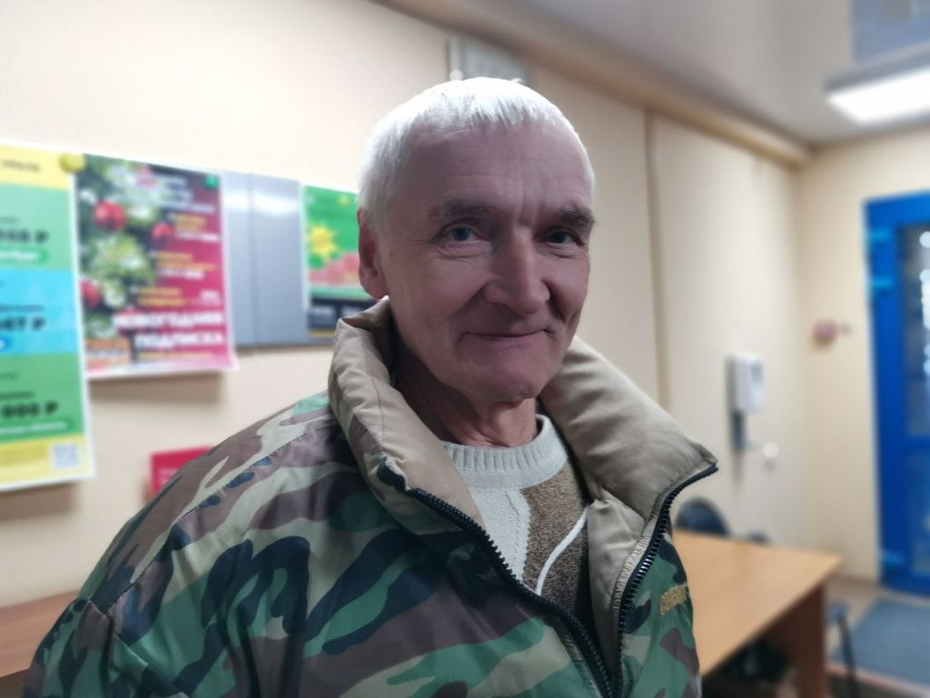 Владимир Уласень, пенсионер, работающий в охране. Фото: Константин Бобылев, "Глобус"