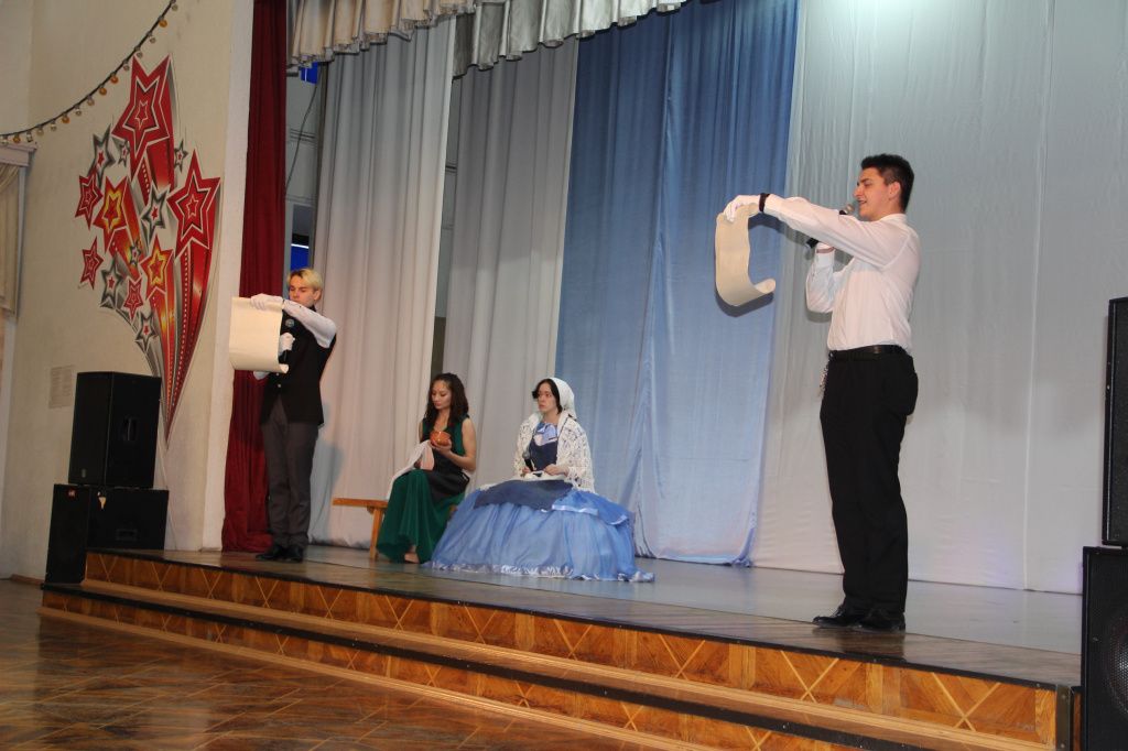 Участники бала показали отрывки из сказки "Золушка". Фото: Анна Куприянова, "Глобус"