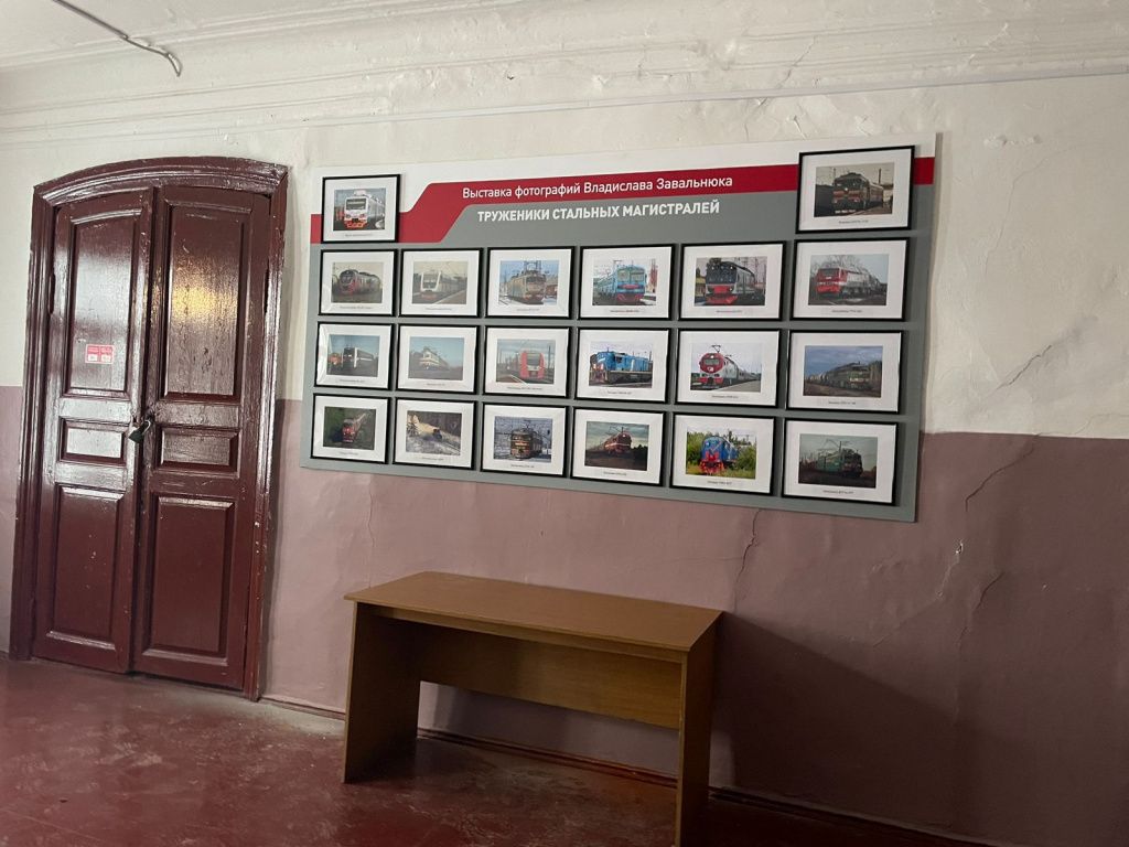 Первый шаг в создании музея на станции Вагранская - фотовыставка локомотивов. Фото: Лариса Золотова