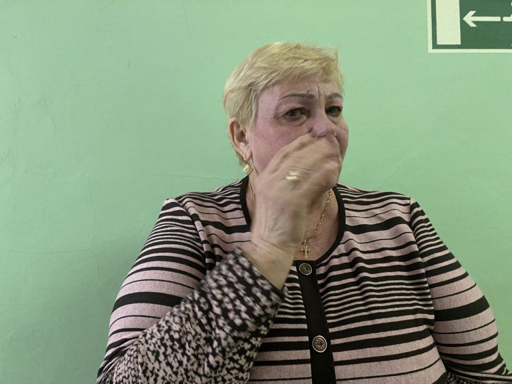 Людмила Мурзина пришла на первое судебное заседание по убийству и обезглавливанию ее мужа. Фото: Анна Куприянова, "Глобус"