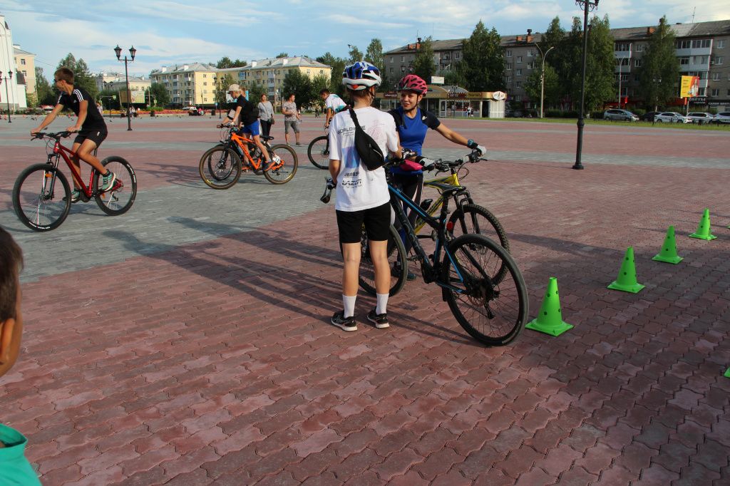 Сбор участников велозабега назначен у купола-лектория. Фото: Анна Куприянова, "Глобус"