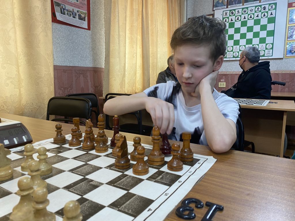 Тимофей Иванов увлекается шахматами с первого класса. Фото: Анна Куприянова, "Глобус"