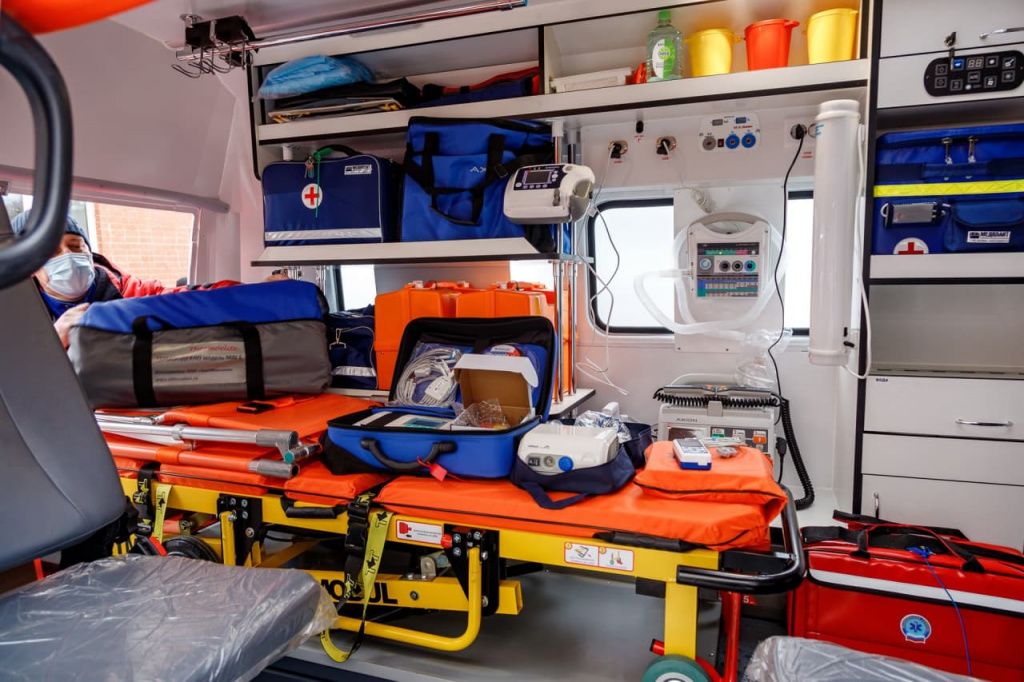 Новые машины скорой помощи оснащены всем необходимым для оказания экстренной медицинской помощи. Фото: Юрий Ломакин