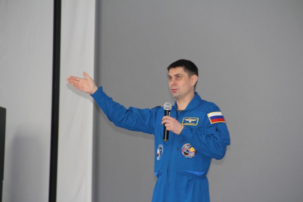 Рассказ Андрея Федяева начался с детства и его мечте о космосе. Фото: Мария Чекарова, "Глобус"