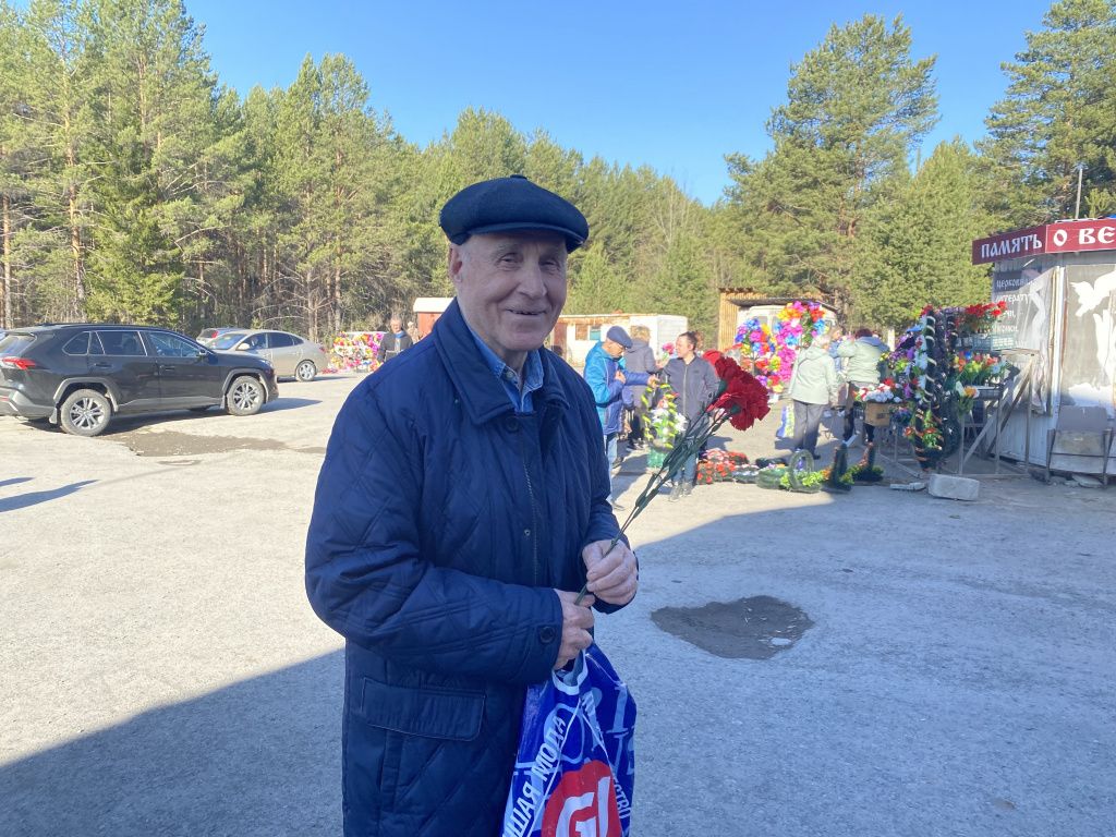 Пенсионер Вячеслав Ильюхин признался, что его родственники уже покоятся на погосте. Фото: Анна Куприянова, "Глобус"